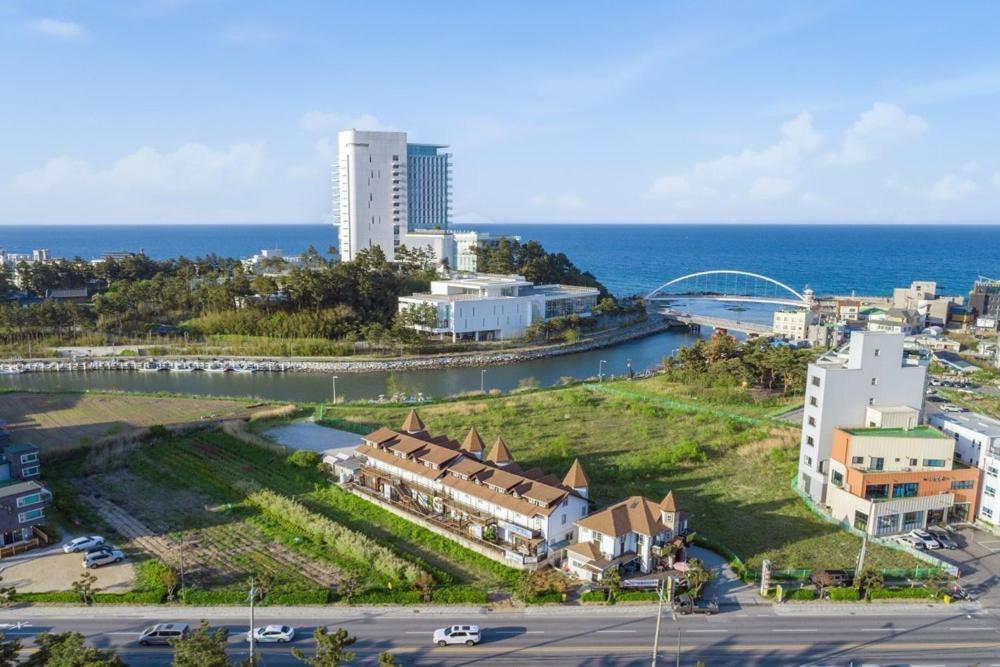 Santa Beach Pension Gangneung Dış mekan fotoğraf