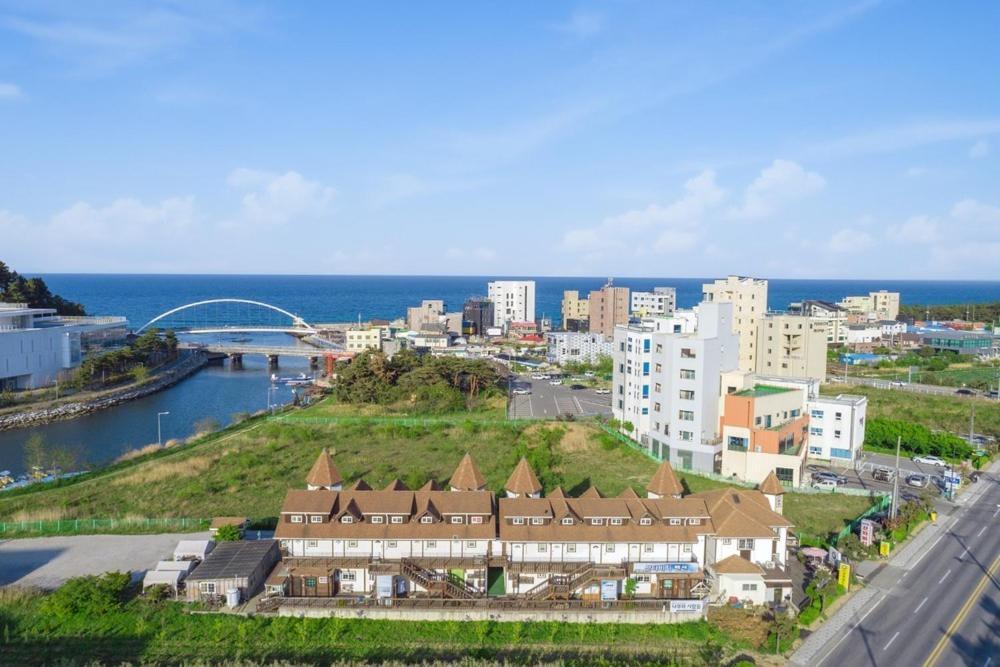 Santa Beach Pension Gangneung Dış mekan fotoğraf