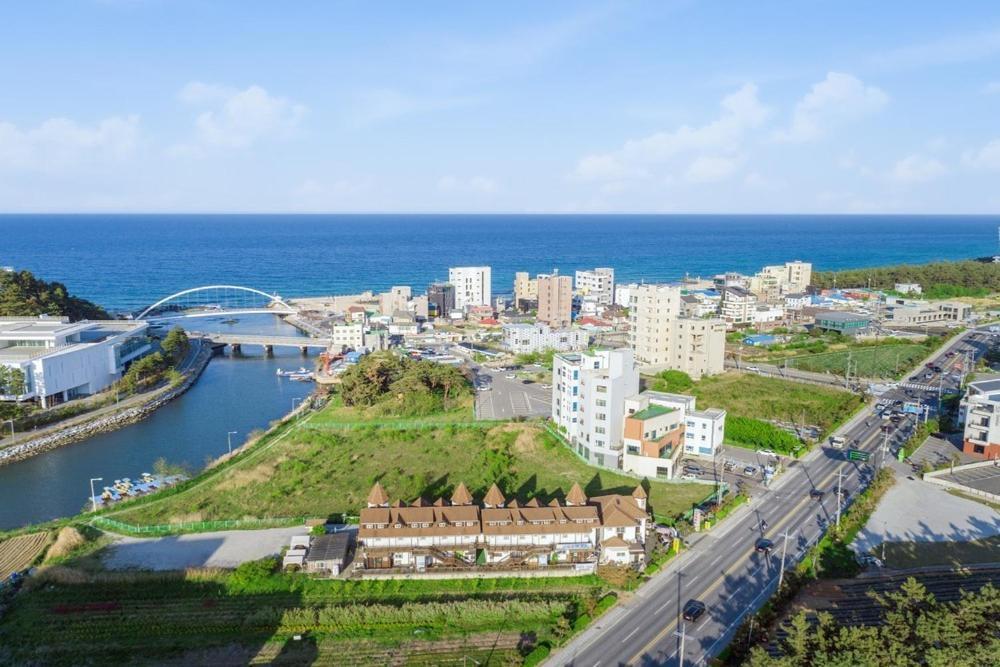 Santa Beach Pension Gangneung Dış mekan fotoğraf